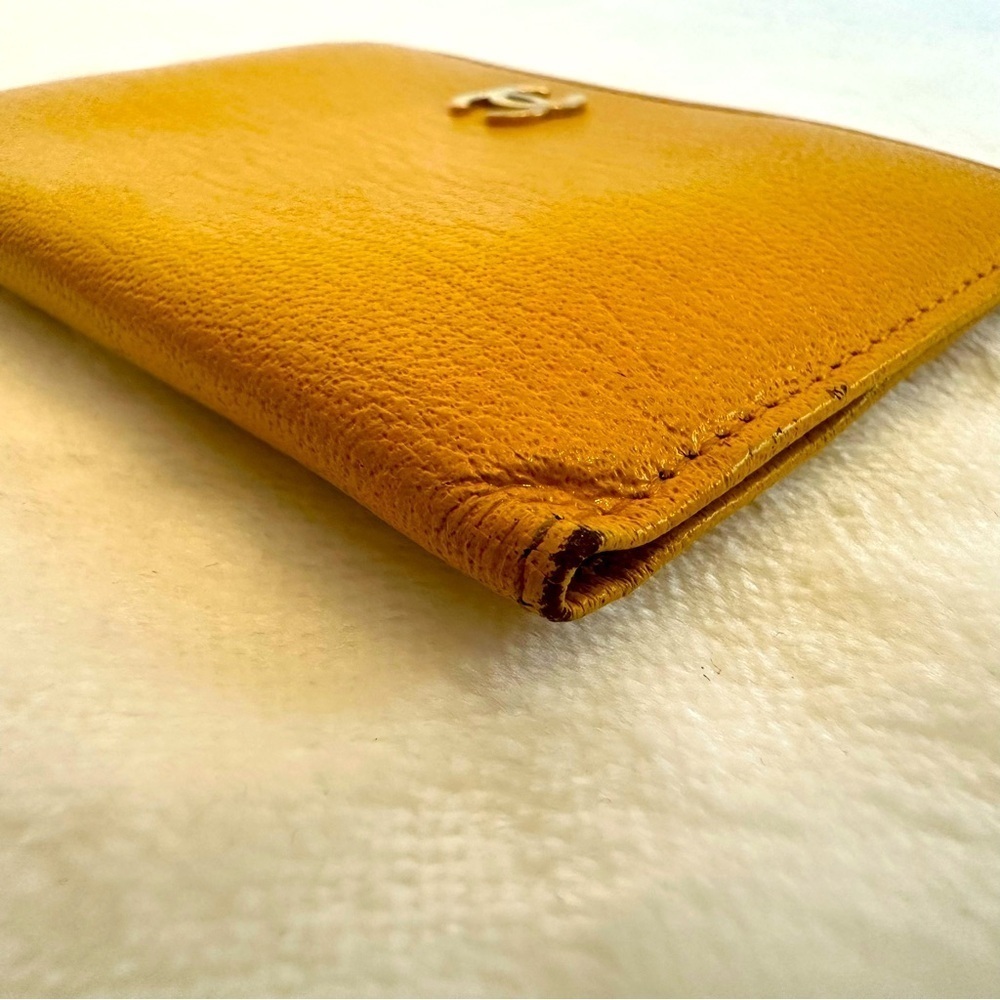 Vintage Chanel Yellow Leather Card Holder
Pre Owned - Picture 4 of 11